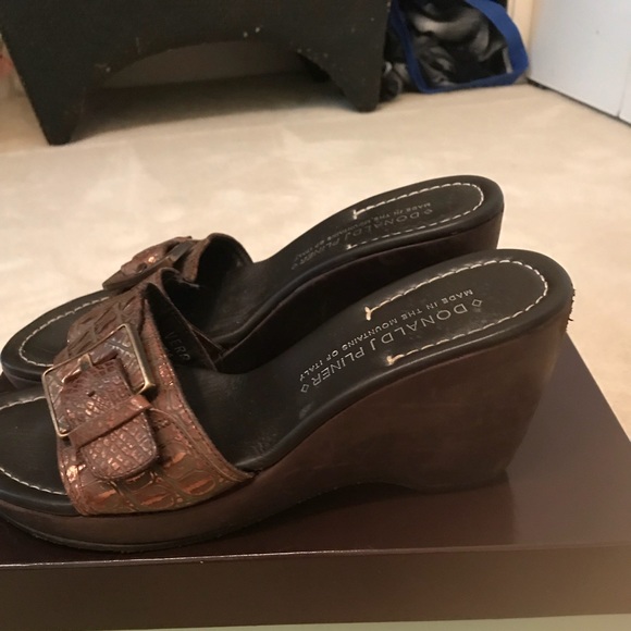 Donald Pliner wedges good condition size 8 1/2 M - Picture 1 of 4